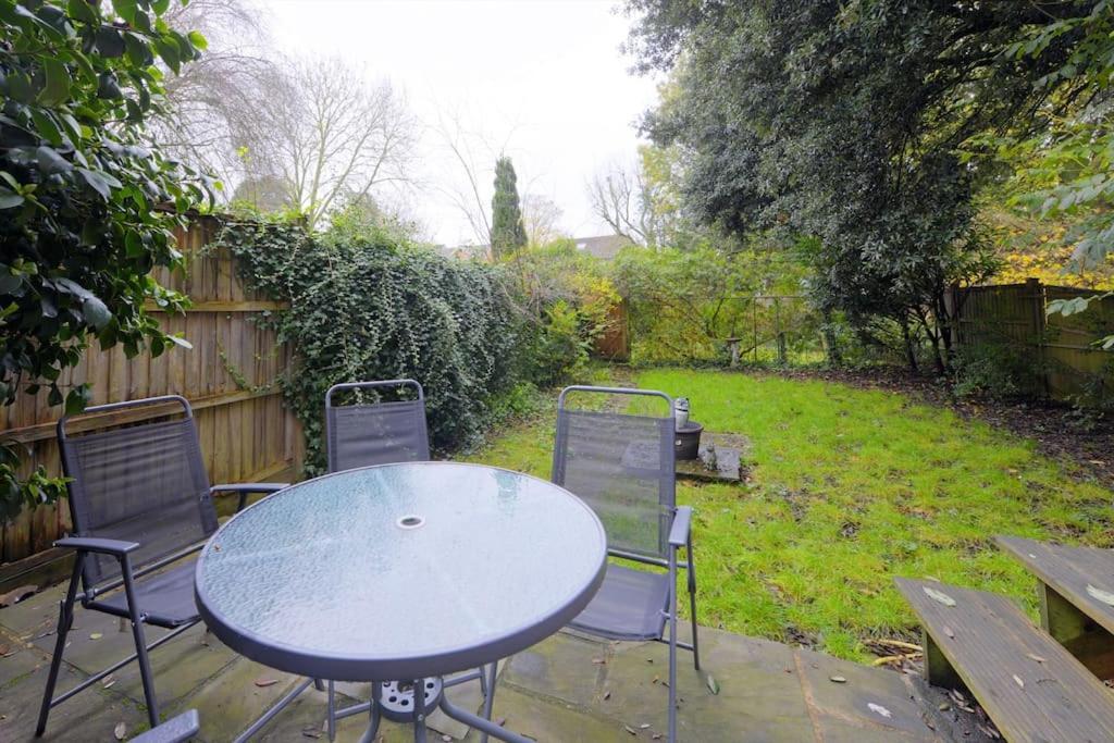 Harry'S House Apartment Watford  Exterior photo