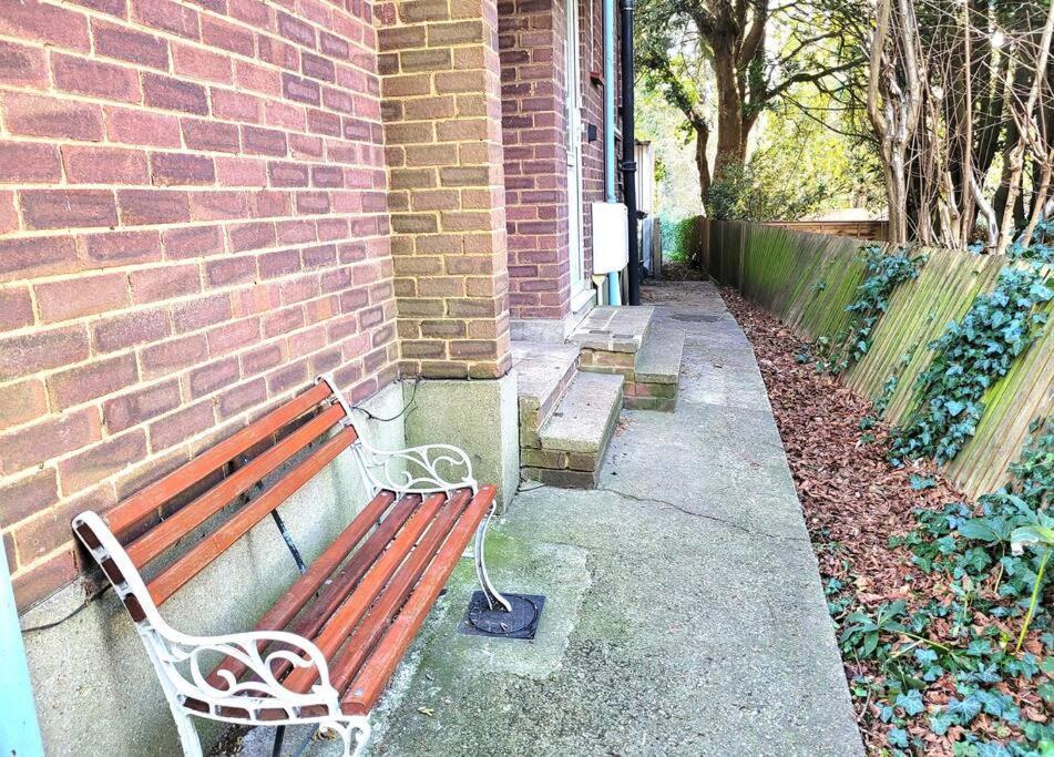 Harry'S House Apartment Watford  Exterior photo